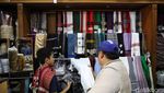 Ramadan Bawa Berkah, Penjualan Sajadah dan Sarung Meningkat