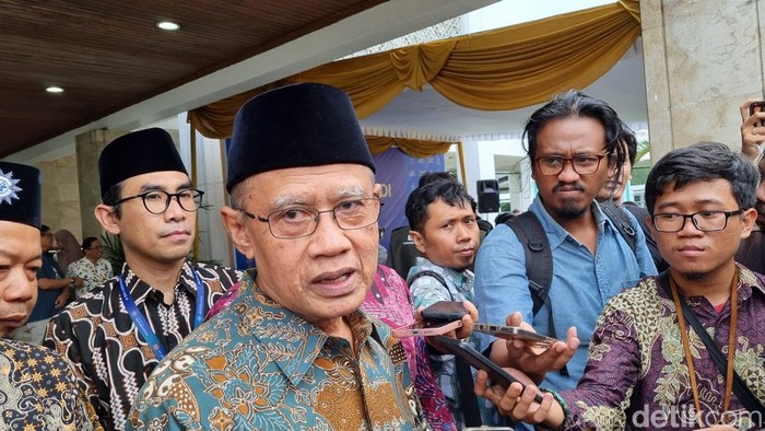 Ketua Umum PP Muhammadiyah, Prof. Haedar Nashir saat memberikan keterangan di Kampus UMY, Kasihan, Bantul, Kamis (14/3/2024).