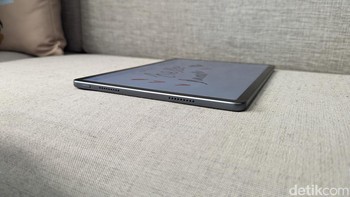 Huawei membekali tablet ini dengan empat speaker yang dilengkapi tuning algoritma Huawei Histen 8.1 dan dua mikrofon. Foto: Virgina Maulita Putri/detikINET