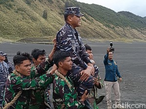 KSAL Pimpin Indoktrinasi Prajurit Komando Korp Marinir ke-173 di Bromo