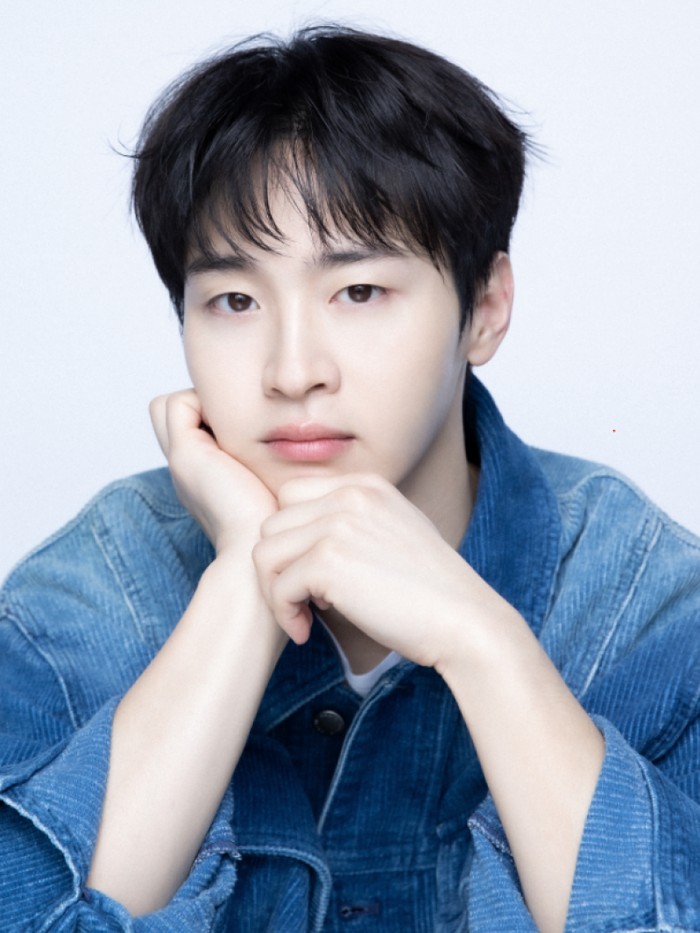 Jang Dong Yoon Aktor Jang Dong Yoon kini gabung BH Entertainment.