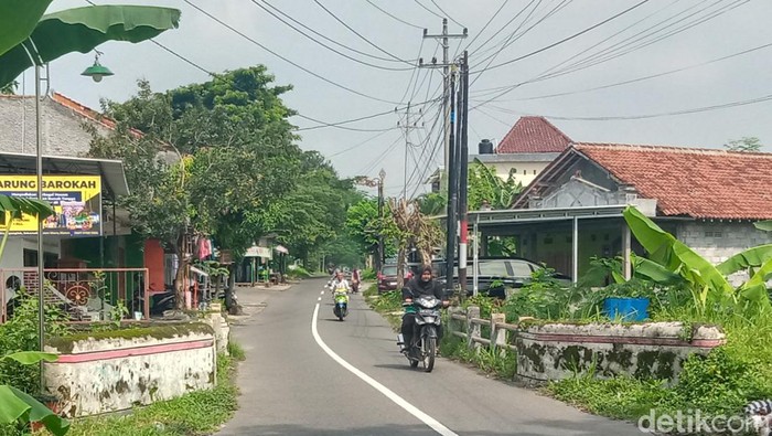 Jembatan Sekarsuli, Klaten Utara yang sempit.