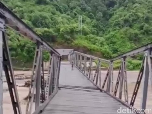 Jembatan Termanu di Desa Manubelon, Kecamatan Amfoang Barat Daya, Kabupaten Kupang, NTT, terancam ambruk lagi.