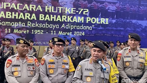 Avtomobilda jinsiy aloqa onlayn Ajoyib amerikalik lezbiyenlar bir juft sikish va zarbalarini olish