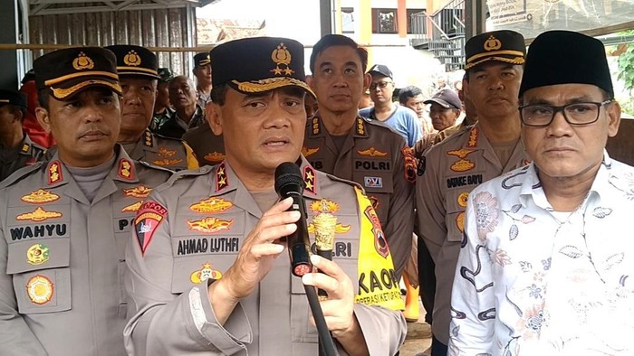 Kapolda Jawa Tengah Irjen Ahmad Luthfi mengecek lokasi banjir di Desa Wangandowo, Kecamatan Bojong, Kabupaten Pekalongan, Kamis (14/3/2024).