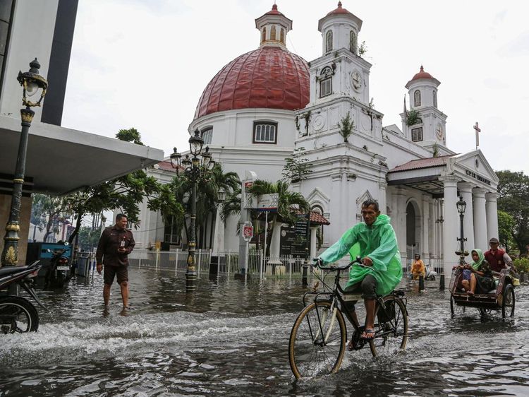 Potret Kawasan Cagar Budaya Kota Lama Semarang Terendam Banjir