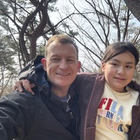 Marion yang membuat ayahnya dikenal sebagai ayah BBC sendiri mengaku tidak ingat pernah mengganggu sebuah wawancara penting mengenai isu penting dunia. Foto: Twitter Robert E Kelly