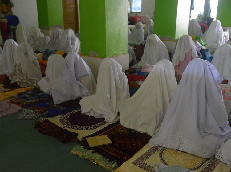 Khusyuk Warga di Aceh Ikut Ibadah Suluk Ramadan