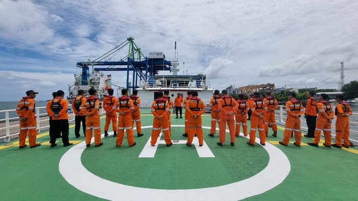 KN SAR Kamajaya 104 milik Basarnas Makassar dikerahkan mencari 21 kru KM Yuiee II yang tenggalam di Kepulauan Selayar. Dokumen Basarnas Makassar