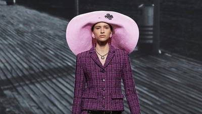 10 Foto Koleksi Chanel Musim Gugur 2024, Terinspirasi Kota Deauville, Prancis