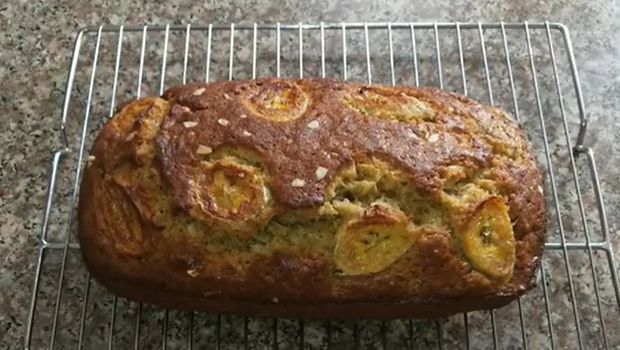 Kue Pisang Kenari