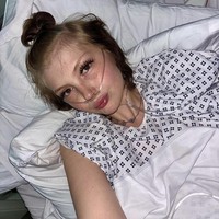 Bintang TikTok Leah Smith tutup usia pada Senin (11/3/2024). Leah yang meroket berkat kontennya dalam melawan kanker tulangnya itu meninggal di usia 22. Foto: Dok. Instagram @xx_leahsmith