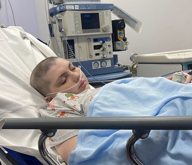 Dengan lebih dari 500.000 pengikut di TikTok, videonya menyentuh jutaan hati di seluruh dunia. Leah memperlihatkan hari-harinya dalam perawatan kanker di rumah sakit. Foto: Dok. Instagram @xx_leahsmith