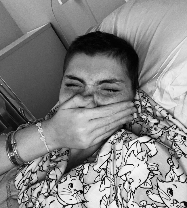 “Saya memulai TikTok untuk mengekspresikan perjalanan saya dan menunjukkan kepada orang-orang kehidupan saya yang hidup dengan kanker, naik turunnya kondisi saya,” ungkap Leah Foto: Dok. Instagram @xx_leahsmith