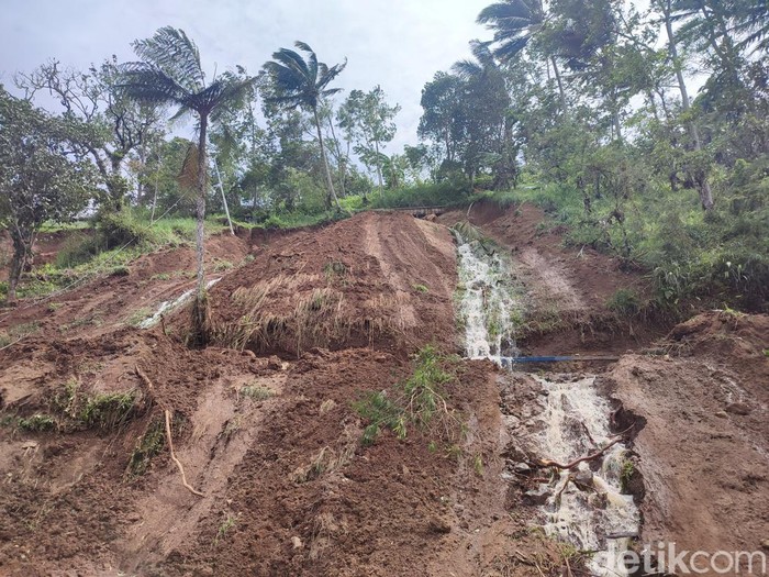 Lokasi tanah longsor menimpa Villa Yeh Baat Jatiluwih by The Lavana di Desa Jatiluwih, Kecamatan Penebel, Tabanan, Bali. (Ahmad Firizqi Irwan)