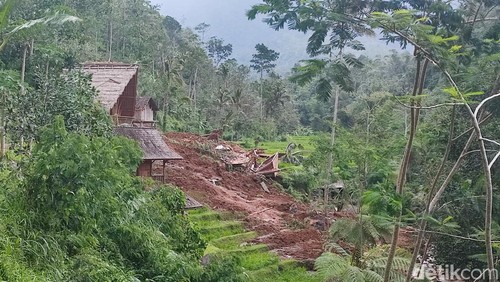 Longsor menimpa Vila Yeh Baat Jatiluwih by The Lavana Desa Jatiluwih, Kecamatan Penebel, Tabanan, Bali. (Ahmad Firizqi Irwan/detikBali)