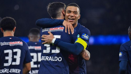 PARIS, FRANCE - MARCH 13: Lucas Beraldo of PSG celebrates with teammate Kylian Mbappe of PSG after scoring his teams third goal during the French Cup (Coupe de France) quarterfinal match between Paris Saint-Germain and OGC Nice at Parc des Princes on March 13, 2024 in Paris, France. (Photo by Franco Arland/Getty Images)