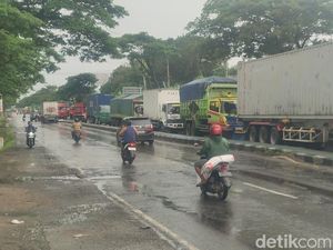 Curhat Sopir Terjebak Macet Pantura Demak Imbas Banjir: Tak Sahur-Rugi Solar