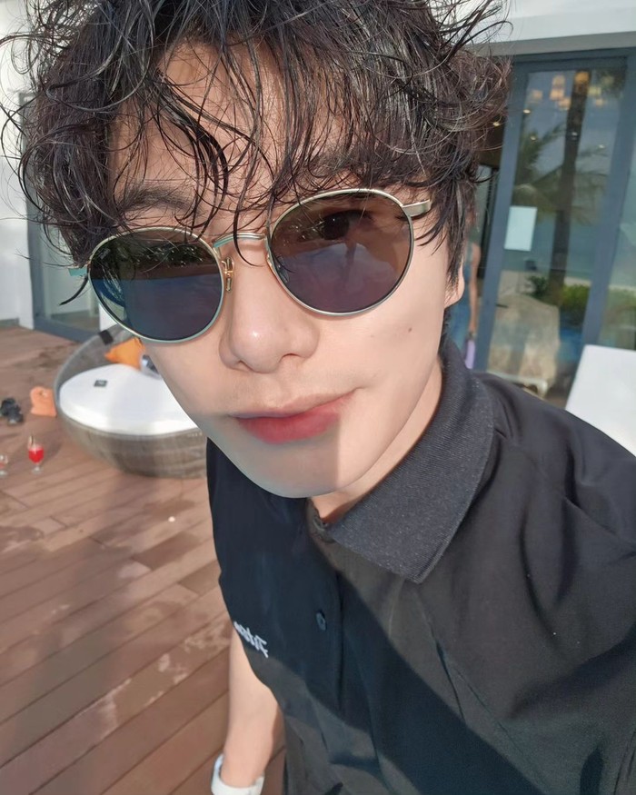 Aktor dan aktris Marry My Husband merayakan kesuksesan akhir drama Korea tersebut dengan liburan ke Vietnam. Foto-foto liburan ini diunggah lewat Instagram aktor Lee Yi Kyung.