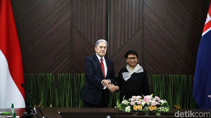 Menlu Retno-Menlu Selandia Baru Bahas Kerja Sama Ekonomi Menteri Luar Negeri Retno Marsudi melakukan pertemuan bilateral dengan Menteri Luar Negeri Selandia Baru Winston Peters di Kementerian Luar Negeri, Jakarta, Kamis (14/3/2024).