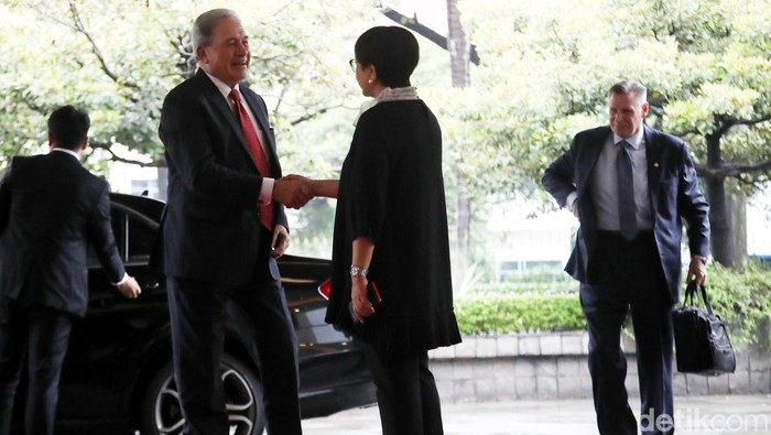 Menteri Luar Negeri Retno Marsudi melakukan pertemuan bilateral dengan Menteri Luar Negeri Selandia Baru Winston Peters di Kementerian Luar Negeri, Jakarta, Kamis (14/3/2024).