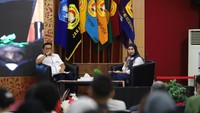 Mengakhiri kuliah umum, KSP Moeldoko menegaskan bahwa generasi muda bukanlah pewaris, tetapi penentu masa depan. Masa depan Indonesia bergantung pada semangat, kreativitas, dan kepemimpinan para generasi muda. Kuliah umum ini memberikan pandangan mendalam tentang tantangan dan peluang yang dihadapi Indonesia dalam mencapai visi Indonesia Emas 2045. Dengan komitmen bersama dari berbagai pihak, diharapkan Indonesia dapat mewujudkan potensinya sebagai negara maju dan berdaya saing tinggi di kancah global. 