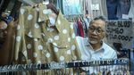 Momen Mendag Zulhas Sidak Pasar Tanah Abang, Borong Baju Muslim