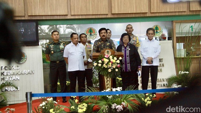Momen Menko Polhukam Pimpin Rakor Antisipasi Karhutla di KLHK Menko Polhukam Hadi Tjahjanto memimpin rapat koordinasi (rakor) di Auditorium Dr. Soedjarwo, Gd. Manggala Wanabakti, Kementerian LHK, Jakarta, Kamis (14/3/2024). Rapat tersebut membahas antisipasi kebakaran hutan dan lahan (karhutla) tahun 2024.
