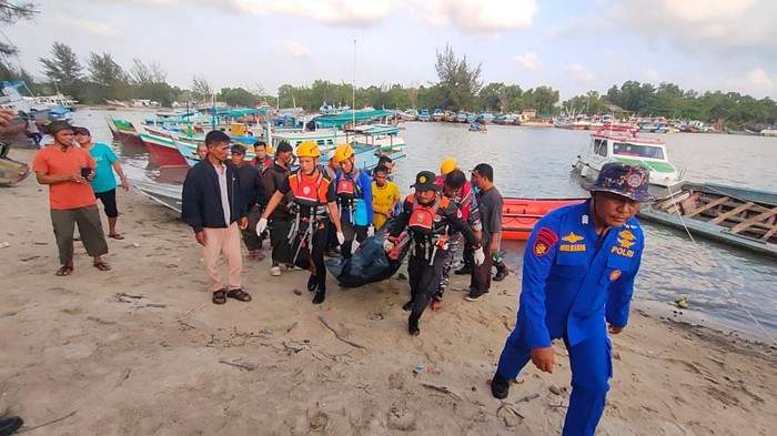 Nelayan di Bangka tewas saat menjaring ikan.