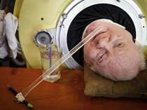 Momen Paul Alexander si Paru-paru Besi yang Bertahan Hidup Selama 70 Tahun