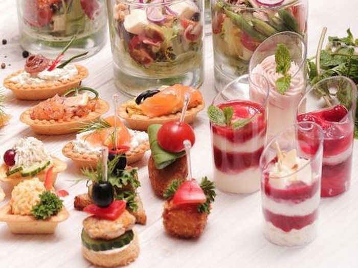 Buka bersama (bukber) erat kaitannya dengan tradisi Ramadan di Indonesia. Berikut ini 10 paket menu bukber di sederet hotel di Surabaya.