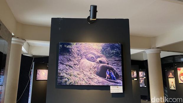 Pameran foto UKM Chipoc di Unitomo, Surabaya.