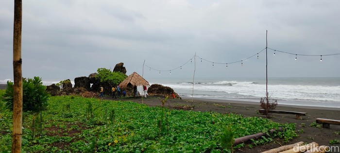 Pantai Legokjawa Pangandaran.