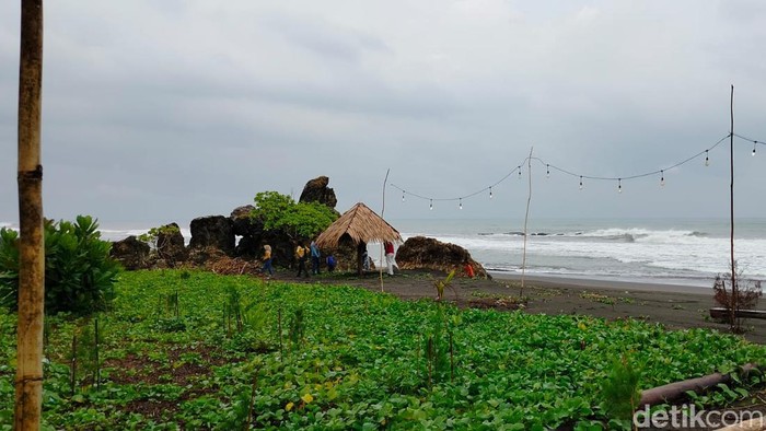 Pantai Legokjawa Pangandaran.