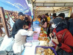 Pasar Ramadan Masjid Raya Baiturrahmah Diserbu Para Pemburu Takjil