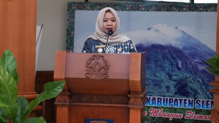 Bupati Sleman, Kustini Sri Purnomo membuka High Level Meeting Tim Pengendalian Inflasi Daerah (TPID) Kabupaten Sleman, Kamis (14/3/2024).