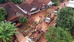 Penampakan Banjir Bandang Hanyutkan 2 Rumah di Pekalongan