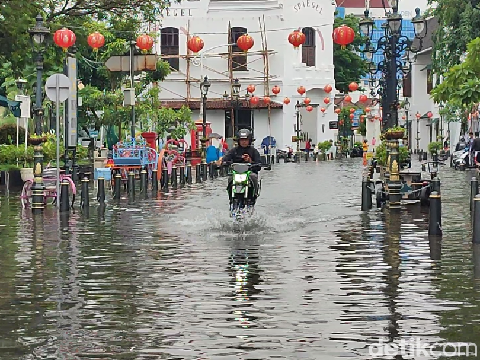 Penampakan Kota Lama Semarang yang tergenang banjir, Kamis (14/3/2024) pagi.
