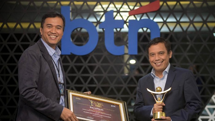 Penghargaan Bergengsi Anugerah BUMN 2024 Anugerah BUMN 2024 menobatkan Dirut BTN Penghargaan The Best CEO Leading Change Innovation. Begini potretnya.