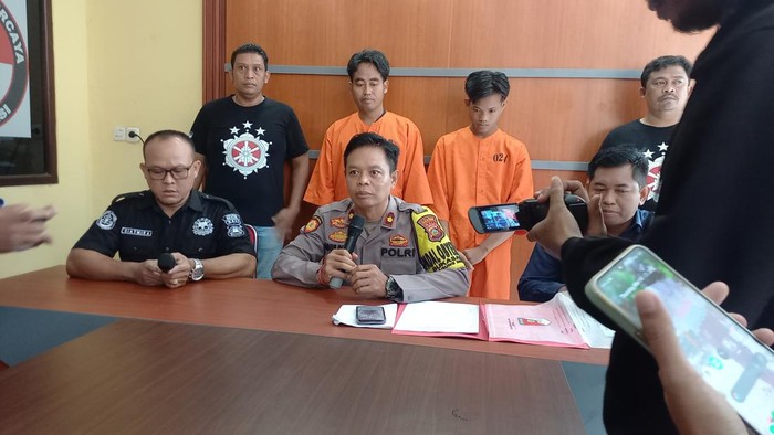Polisi saat merilis kasus curanmor di wilayah Polsek Sukasada di Mapolres Buleleng, Kamis (14/3/2024).