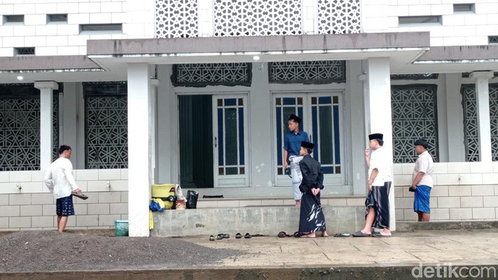 Ponpes Al Manshuriyah di Kabupaten Tasikmalaya.