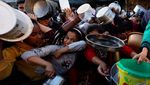 Potret Kelaparan Menghantui Palestina, Warga Berebut Makanan di Rafah