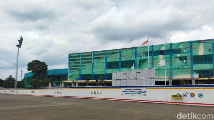 Progres renovasi Stadion Kanjuruhan.