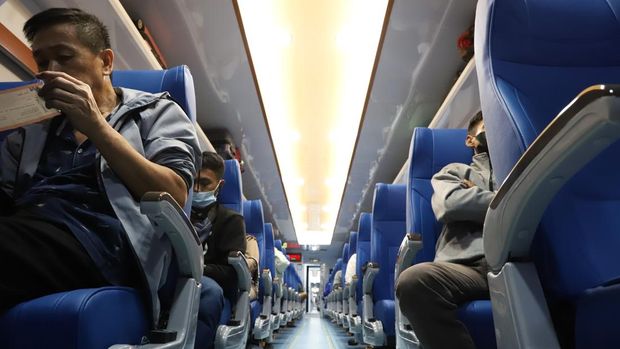 PT Kereta Api Indonesia (Persero) mengoperasikan Kereta Ekonomi New Generation pada KA (106) Gaya Baru Malam Selatan relasi Pasar Senen - Surabaya Gubeng mulai 14 Maret 2024 dan KA (105) Gaya Baru Malam Selatan relasi Surabaya Gubeng - Pasar Senen mulai 15 Maret 2024. (Dok. KAI)