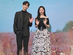 Chemistry Kim Soo Hyun-Kim Ji Won Bikin Wow Sutradara Queen of Tears