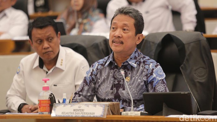 Menteri Kelautan dan Perikanan Sakti Wahyu mengikuti Rapat Kerja bersama Komisi IV DPR RI, Jakarta, Kamis (14/3/2024).  Kementerian Kelautan dan Perikanan (KKP) turut terdampak kebijakan automatic adjustment atau pemblokiran anggaran pada tahun ini.