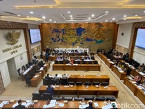 Baleg DPR Sepakat Pelantikan Kepala Daerah Bertahap Mulai Februari 2025