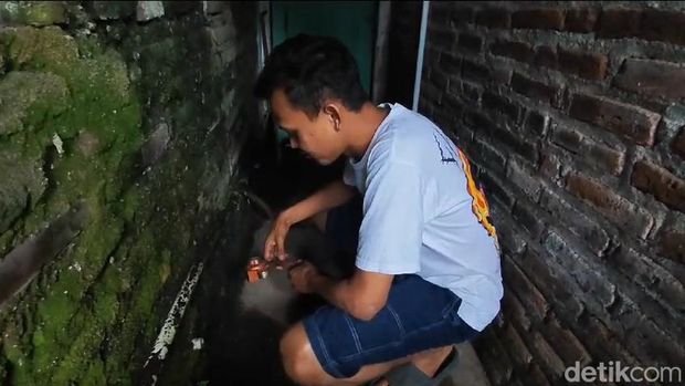 Rekaman CCTV maling tabung elpiji di Pasuruan.