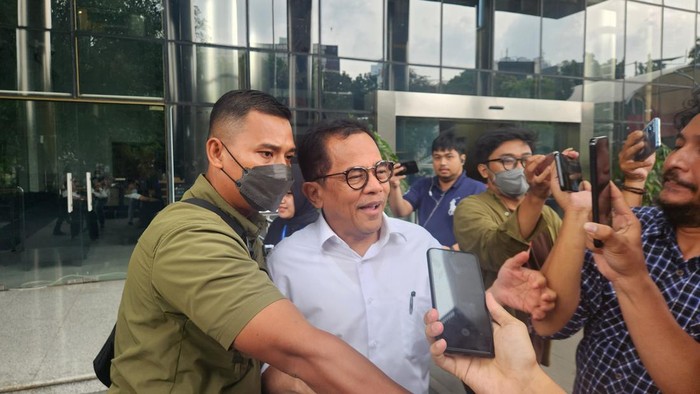 Sekretaris Jenderal DPR RI, Indra Iskandar usai diperiksa KPK (Adrial-detikcom)