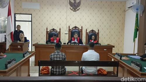 Sidang perdana kasus dugaan tindak pidana pengeroyokan transpuan hingga tewas di PN Kupang, NTT. (Simon Selly/detikBali)